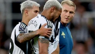 Convocado por Ancelotti, Joelinton se lesiona em jogo do Newcastle, deixa campo chorando e corre risco de corte