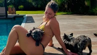 Paolla Oliveira compartilha fotos de biquíni e recebe elogios dos fãs