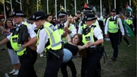 Mais de 300 pessoas são detidas em Londres durante manifestação em apoio a organização pró-Palestina