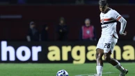 Alan Franco celebra com a família a renovação com o São Paulo até 2028: ‘Clube que eu amo’