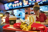 Wielomilionowe grzywny dla McDonald‘s Polska. Jakie przepisy naruszyła popularna sieć restauracji fast-food?