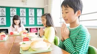 ｢給食費の軽減｣始まるも現場は悲鳴…人手不足をどう乗り切る？《存続の危機は何度も》波乱に満ちた学校給食の歴史 | キャリア・教育 | 東洋経済オンライン
