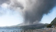 ｢噴火よりも風向きが問題｣｢公衆浴場が天然温泉｣…ジモトしか知らない鹿児島の"観光名所"と"日常"の境界線 | ライフ | 東洋経済オンライン