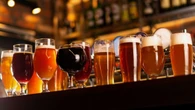 2杯目のビールは1杯目より幸せ度が低いと説明する経済学の教科書の罪深さ…すぐに飽きる消費者､次々に登場する新商品 | 政治・経済・投資 | 東洋経済オンライン