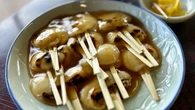 ｢祖父に預けたヒヨコが"鳥刺し"に｣｢フェリーに乗ったら即うどん｣…ジモト民が《黒豚･黒牛より愛する》鹿児島グルメ | ライフ | 東洋経済オンライン