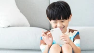 ｢スマホばかりで本を開こうともしない｣子の知的好奇心を刺激する本を東大卒業生が紹介！｢ショート動画より面白い｣3冊 | キャリア・教育 | 東洋経済オンライン