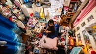 ｢推し活に30万円出費｣する月も…キャラグッズだらけの部屋で暮らすコンカフェ勤務女性が"推し"を増やし続ける理由 | ライフ | 東洋経済オンライン
