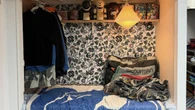 ｢部屋が服だらけで困ってます。どうしたら減らせますか？｣　25m²･6畳1Kに夫婦で暮らす"プロ"の回答が納得だった | ライフ | 東洋経済オンライン