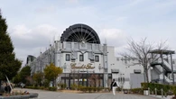 東京･稲城にそびえる《宮殿のような書店》の正体 本､文具､映像音楽､カフェ､物産展まで…3時間で回りきれないその全貌 | ビジネス | 東洋経済オンライン