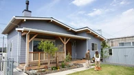 ｢30代夫妻｣100坪の敷地に87平米の"アメリカン平屋"　天井高4m超の開放感､冬は薪ストーブ1台･エアコン不要で快適 | ライフ | 東洋経済オンライン