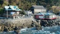 このまま廃墟化？関門海峡を眼前に鎮座する"崖っぷち神社"大逆転の再生物語､年商500万円→1.8億円に化けさせた神主の覚悟 | ライフ | 東洋経済オンライン
