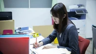 教員"半世紀ぶりの処遇改善"も変わらぬ｢残業代なし｣｢自腹で備品購入｣…善意でまわる教育現場を"持続不可能"にする盲点 | キャリア・教育 | 東洋経済オンライン