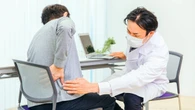病院通いは無意味？　長引く腰痛に｢即手術｣がNGなワケ…専門家が推奨する《投薬や手術よりも効く》"根本的改善策" | ライフ | 東洋経済オンライン