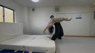 ｢50分体験だけでバク転成功できる？｣30歳運動不足ライターが"バク転パーソナル教室"に飛び込んだ末路と得たもの | ライフ | 東洋経済オンライン
