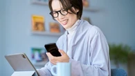 なぜいつも仕事中にSNSを見てしまうのか…原因は｢意志の弱さ｣ではなかった　目先の誘惑を断ち切る"正しい対処法" | ライフ | 東洋経済オンライン