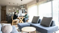 ｢30代夫妻が建てた平屋｣施工費2367万円･83平米､天井高3.5mの開放感！　こたつを楽しめる"おこもりロフト"も | ライフ | 東洋経済オンライン