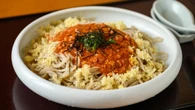 新潟イタリアン､名古屋あんかけスパに続く？ だしとみそがコクを生む､長野の老舗の新境地｢ミートソースそば｣の実力 | ライフ | 東洋経済オンライン