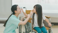 29歳の彼女を襲った足裏の痛み…いくつもの病院で｢原因不明｣｢疲れのせい｣と言われた病が彼女を看護師に導いた訳 | ライフ | 東洋経済オンライン