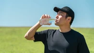 ｢暑いから､とりあえずスポーツドリンク｣は重大疾患リスクを上げる？→肝臓･腎臓に大ピンチを招きかねない水分補給 | ライフ | 東洋経済オンライン