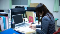 【教員調査で判明】6割が｢定年まで働けない｣ ､3割が｢勤務時間を過小報告｣･･･文科省調査では見えない過酷な実態と本音 | キャリア・教育 | 東洋経済オンライン