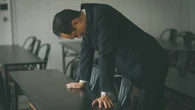 うつ休職7回の57歳に｢退職｣を促した人事の苦悩　"優しすぎる制度"が奪った30年のキャリアと会議室に響く男の涙 | キャリア・教育 | 東洋経済オンライン