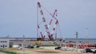 秋田洋上風力発電計画→姿を現した2500トン巨大クレーン､"1年の短工期で風車据え付け"の狙いと脱炭素への重責 | ビジネス | 東洋経済オンライン