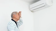 ｢扇風機で大丈夫｣｢電気代がもったいない｣…エアコンをつけない高齢の親､｢熱中症｣になる前に子どもができること | ライフ | 東洋経済オンライン