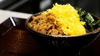 グランプリ常連の｢名物駅弁｣が《1杯290円》で大行列…105年続く老舗が初めて出す"できたてソウルフード"は別格だった | ライフ | 東洋経済オンライン