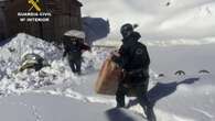 Especialistas de la Guardia Civil rescatan a unos alpinistas enredados en sus cuerdas