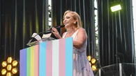 La sorpresa de Anabel Pantoja a Belén Esteban en el pregón del Orgullo de Sevilla: "Fingí irme"