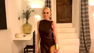 Marta Sánchez se ha comprado en Zara el vestido marrón satinado que las mujeres +50 van a llevar en otoño con botas altas