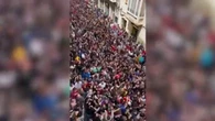Vídeo: una multitud corea "¡Pedro Sánchez, hijo de p...!" en las fiestas de Jaca
