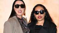 Rossy de Palma derrocha estilo a sus 60 años (y junto a su hija) en el desfile de Saint Laurent en París