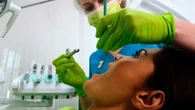 Lo llevaron al dentista por unas caries y salió con un daño cerebral irreversible: ahora la familia demanda 20 millones de euros a la clínica
