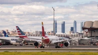 Aeropuertos a reventar: El Prat, Valencia, Ibiza y Tenerife Norte superaron en 2024 su capacidad máxima mientras que varios están próximos a su límite