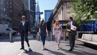 Isabel Díaz Ayuso apuesta por la elegancia sobria con un vestido azul de 'efecto tipazo' en Nueva York