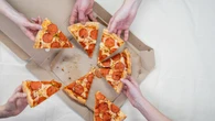 La reacción de una italiana al ver qué es una pizza 'carbonara' en un supermercado español: "¡Vikingos!"