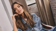 Sara Carbonero recupera el ‘total denim’ con botas cowboy para despedir la primavera