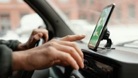 ¿Adiós a Waze y Google Maps? Esta es la nueva normativa que pretende aplicar la DGT