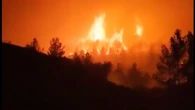 Sigue activo el gran incendio en Francia que obligó a cortar la autopista A9 con España