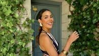 Anna Padilla se convierte en la invitada perfecta con un vestido efecto tipazo y escote en la espalda