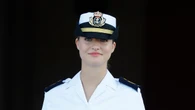 El segundo uniforme de la Princesa Leonor en la Escuela Naval de Marín: impecable y con moño trenzado