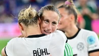 Dos cánceres, aislada por radiactiva y el paradón de la Eurocopa, así es la portera alemana que espera a España
