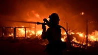Esta es la surrealista situación que se encontró uno de los bomberos mientras combatía el incendio forestal de Cáceres