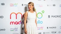 El look reciclado de Yolanda Díaz en el Orgullo: un vestido blanco de Maje con mensaje