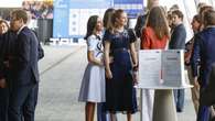 La Reina Letizia nos ha dejado claro que las sandalias de tacón sensato son sus nuevos 'letizios' como invitada perfecta de Carolina Herrera