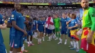 El comentado gesto de Cucurella y Robert Sánchez con la bandera de España: "¡Honor!"