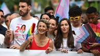 Sumar, Podemos y ERC estallan contra el feminismo de Ferraz por eliminar la "Q+" de LGTBI: "Atizan el odio"