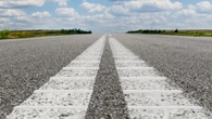 ¿Sabes porqué suenan las líneas blancas de la carretera cuando las pisas?