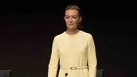 Marta Ortega arrasa como la reina de las tendencias con un vestido amarillo mantequilla y los mules más deseados del verano